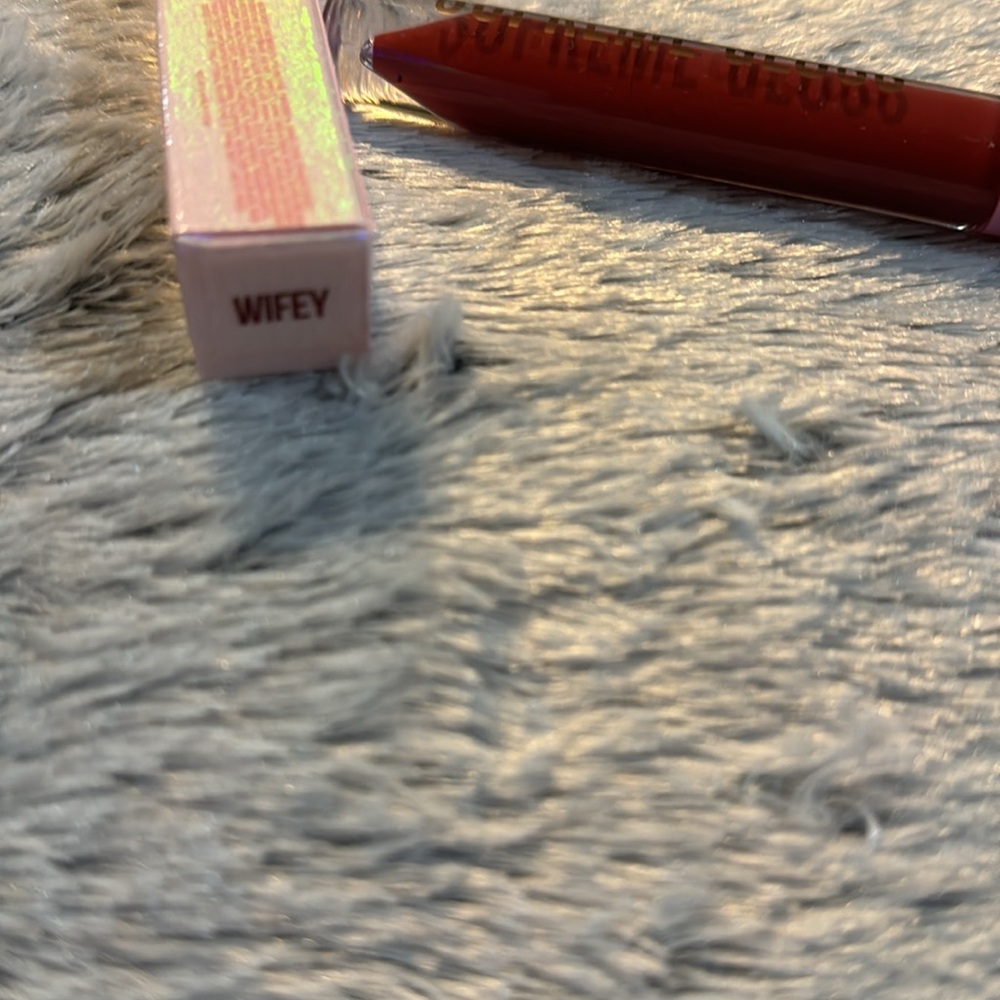 COPY - NWT Jeffree Star Full Pigment Wifey Lip Gloss - Picture 2 of 4